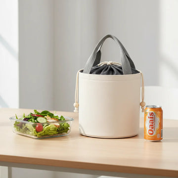 ICEWELL Lunch Bag mit Meal-Prep auf dem Schreibtisch