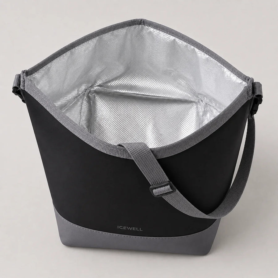 Geöffnete ICEWELL Lotus Kühltasche in Schwarz – isolierte Innenseite hält Getränke und Snacks kühl – Ansicht 13