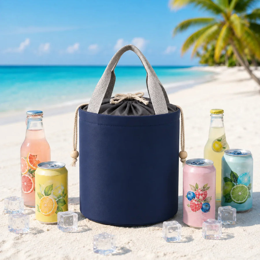 ICEWELL Lunch Bag in Navy am Strand – isolierte Lunchtasche für Picknick und unterwegs – Ansicht 4